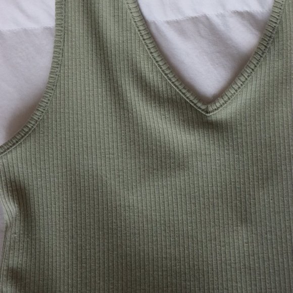 Green Halter Top - Picture 2 of 3